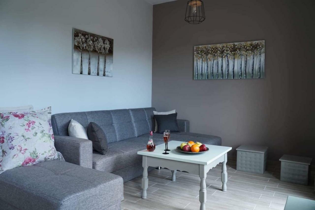 Ingreen Apartment Potamia  Bagian luar foto