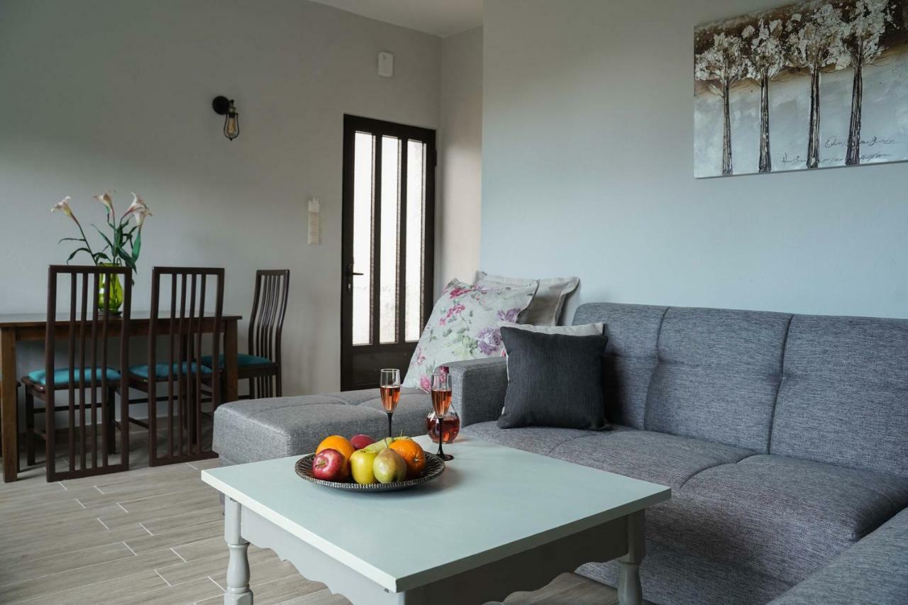Ingreen Apartment Potamia  Bagian luar foto